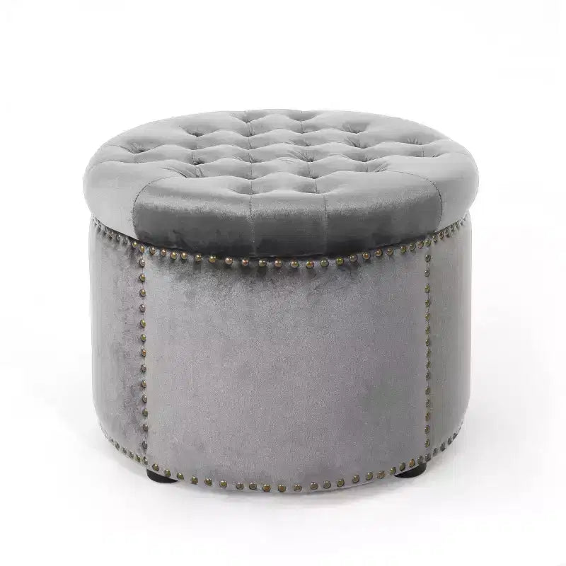 Pouf rond capitonné en velours avec clous de tapissier