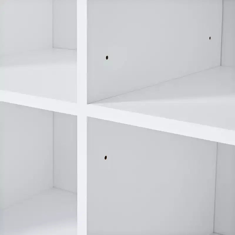 Meuble de rangement de salle de bain blanc, sur pied avec plusieurs compartiments de rangement et étagères ouvertes