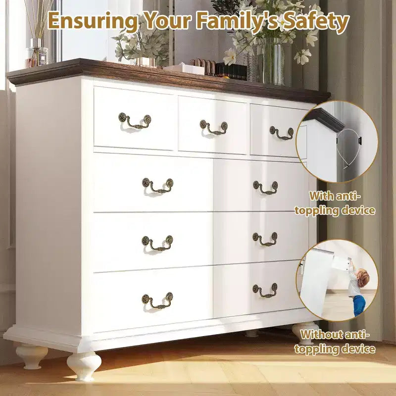 Commode en bois avec poignées et piètement en métal sculpté